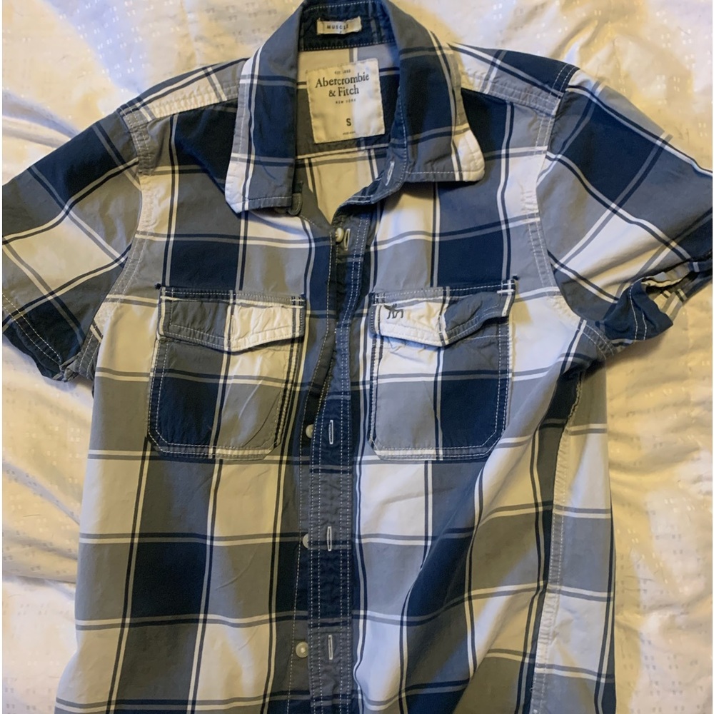 Men’s Checkered button up (small)